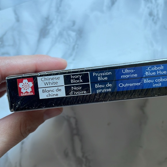 Sakura 18-Piece Koi Assorted Water Color Tube Set - Picture 7 of 11